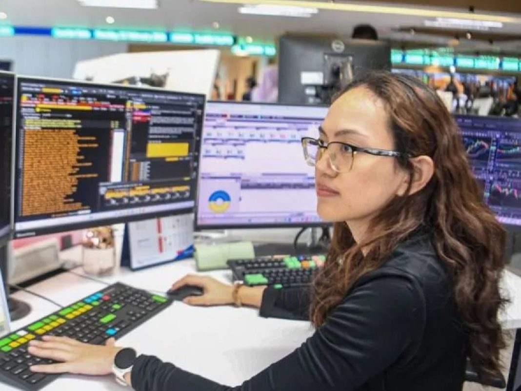 Suasana perdagangan saham di Bursa Efek Indonesia yang menunjukkan layar merah pada pergerakan indeks sektoral akibat aksi jual pelaku pasar.