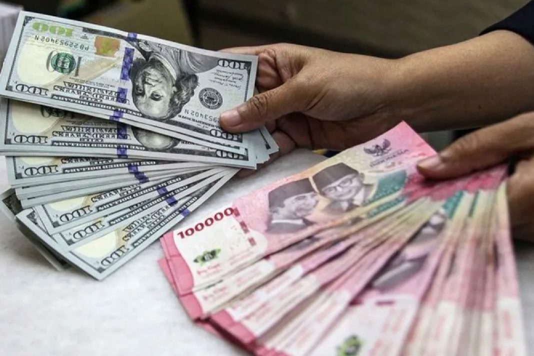Grafik nilai tukar rupiah terhadap dolar AS di awal Mei 2026 yang menunjukkan pergerakan stagnan di tengah berita diplomasi militer AS di Selat Hormuz.