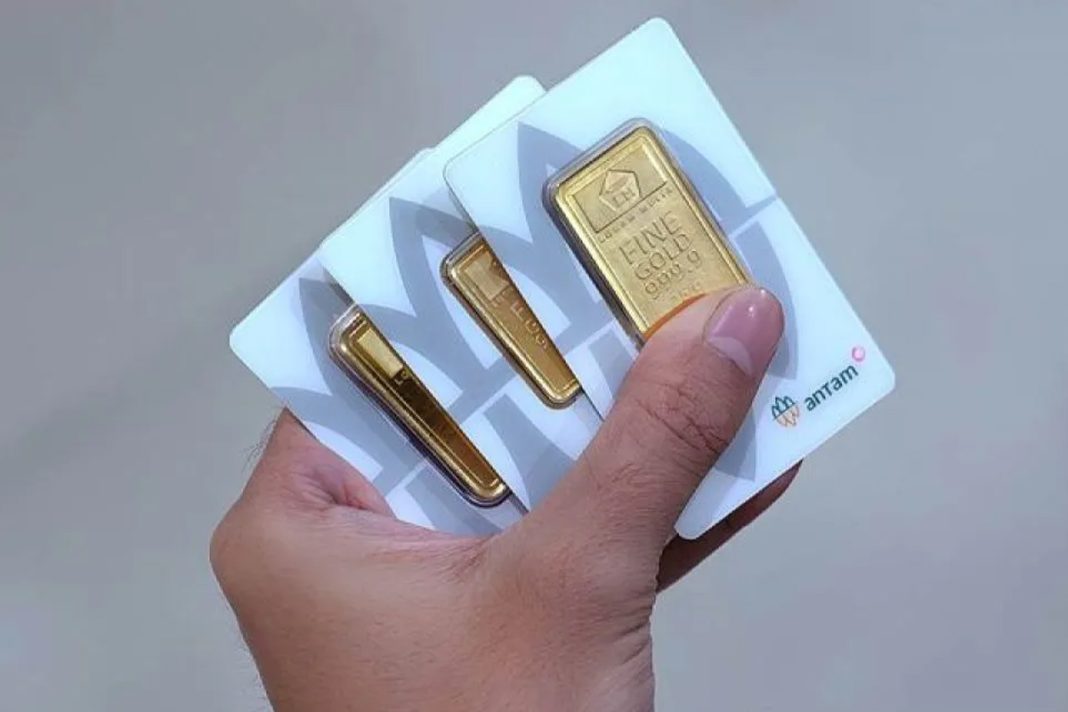 Grafik pergerakan harga emas Antam hari ini yang menunjukkan penurunan tipis ke level Rp2.795.000 per gram di laman Logam Mulia.